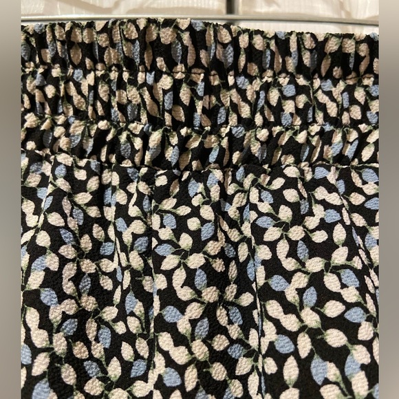 NWT~Beautiful On Trend Crepe Textured Palazzo Pants - Picture 9 of 11